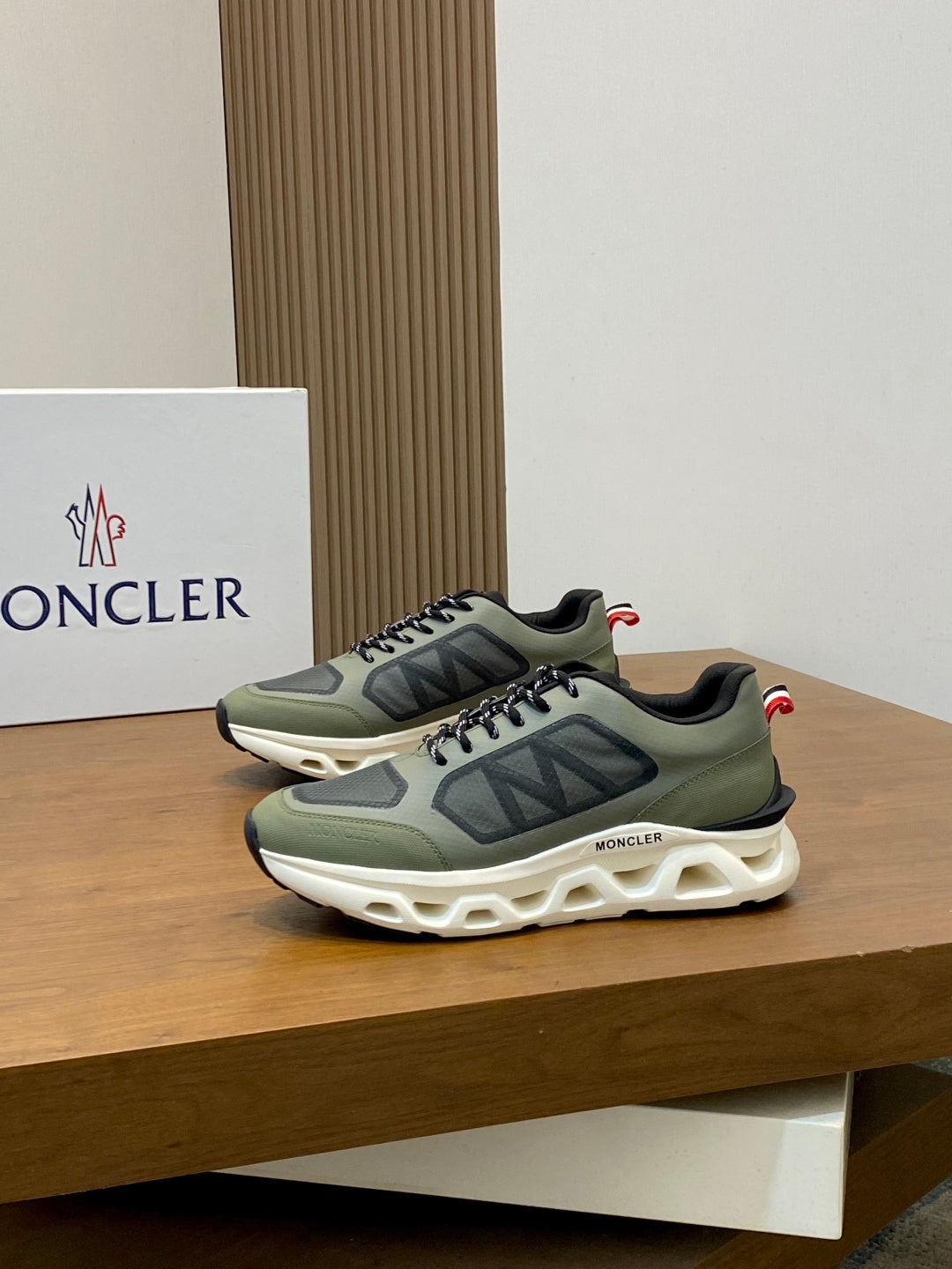 Tênis Moncler Leave No Trace Oliva