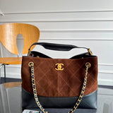 Chanel 35A Hobo Bag Matelassê Bicolor Marrom / Preto