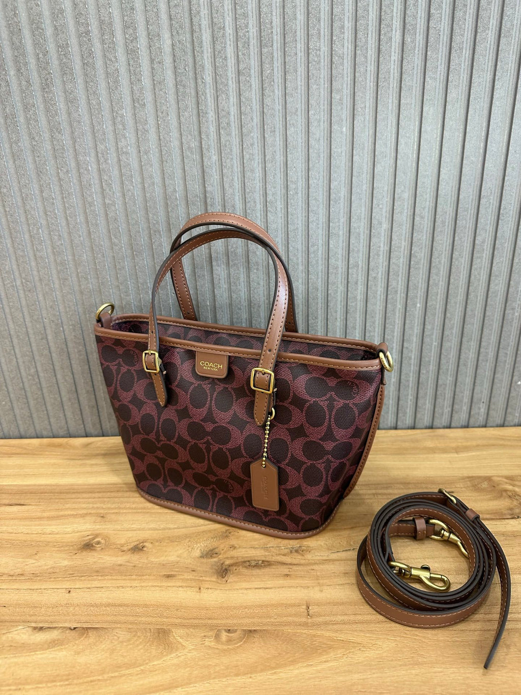 Coach Taxi Tote 21 Signature Bordô Ferragens Douradas