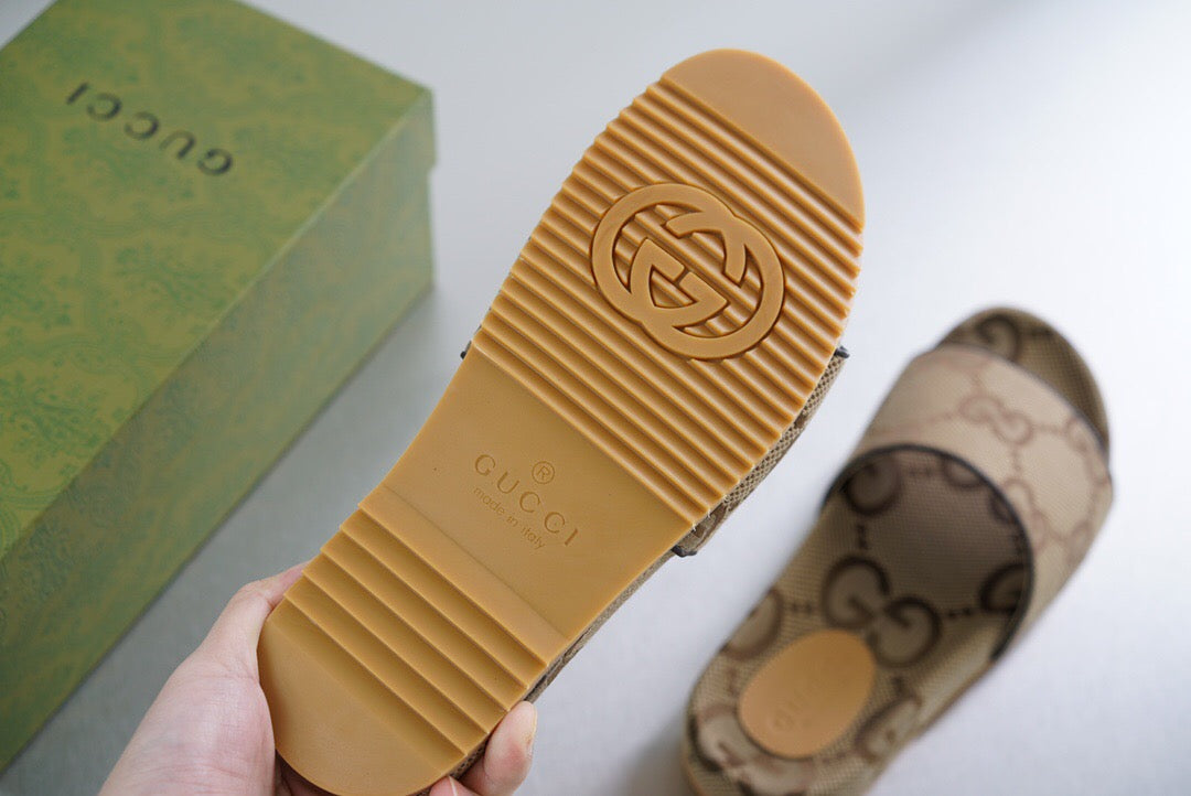 Gucci maxi GG canvas slide sandal