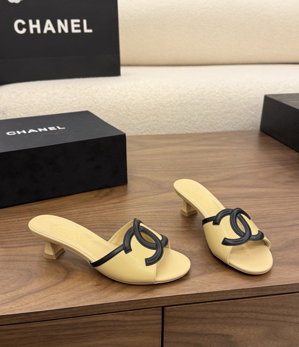 Chanel Interlocking CC Heeled Mules Yellow & Black. Salto 5 cm.
