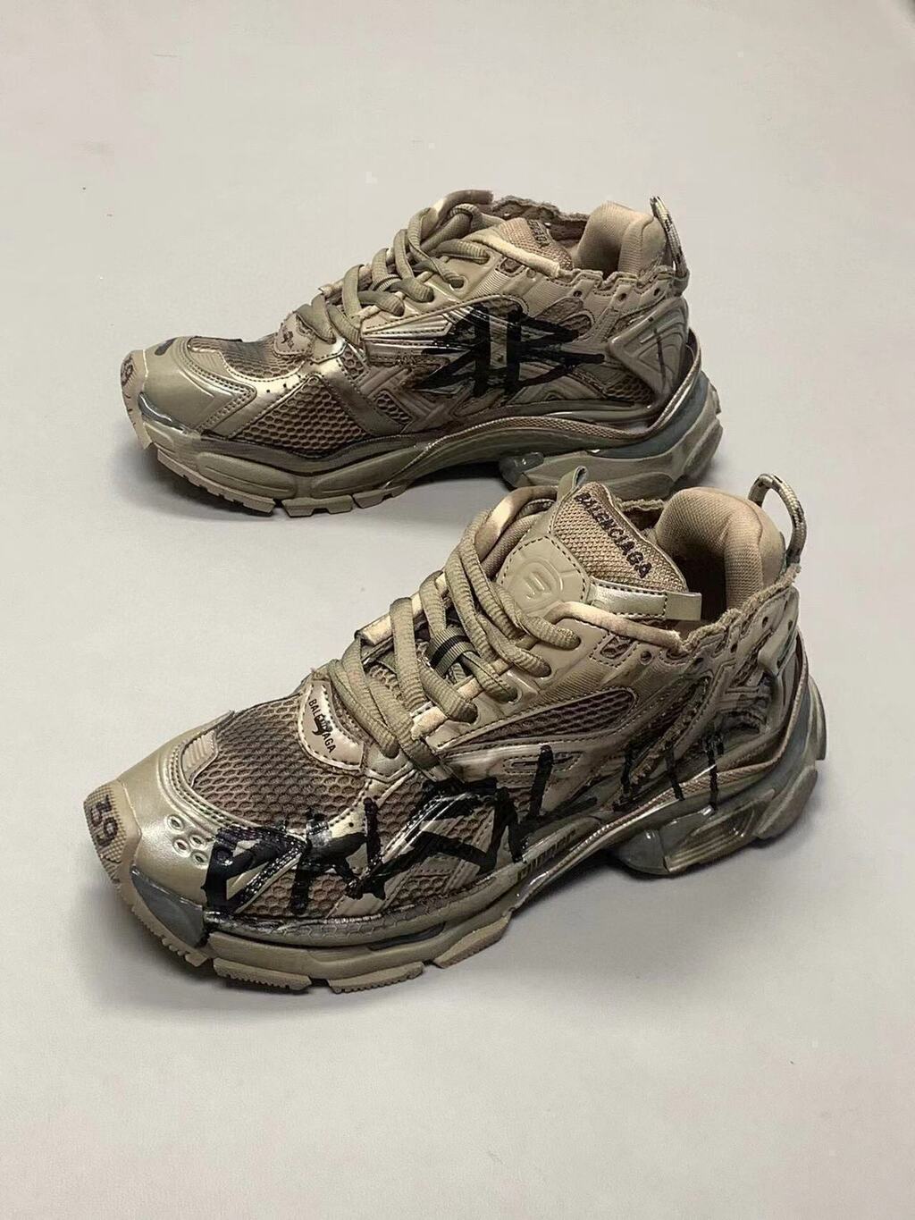 BALENCIAGA Runner Grafitti Sneakers