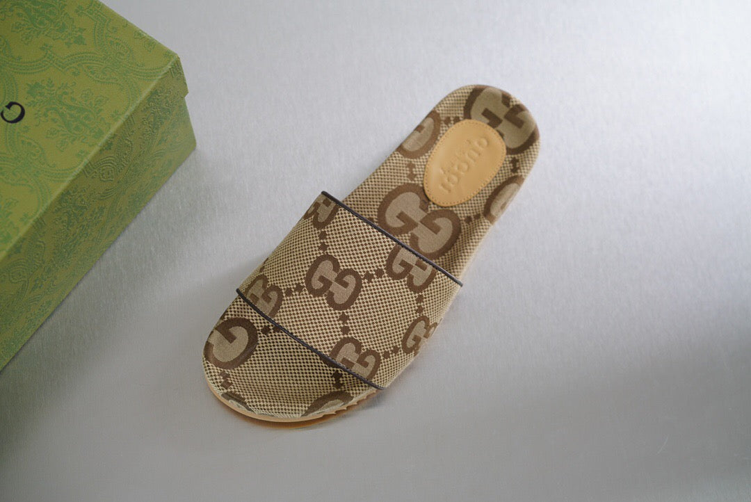 Gucci maxi GG canvas slide sandal