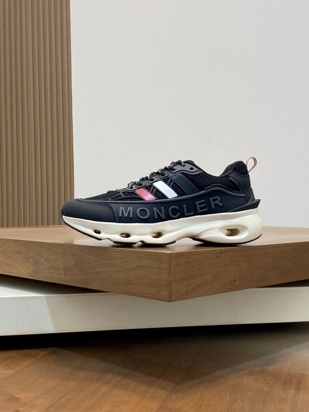 Tênis Moncler Leave No Trace Black  Off White