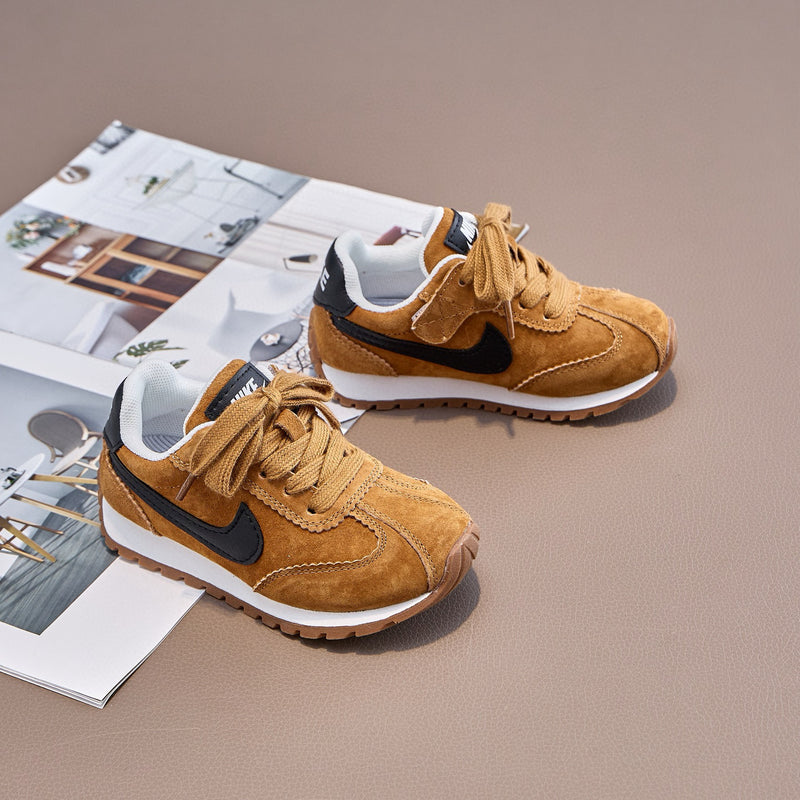 Nike valiant brown infantil