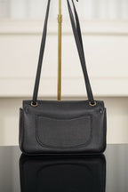 Chanel Maxi Souplissimo Flap Bag Black Ferragens Douradas