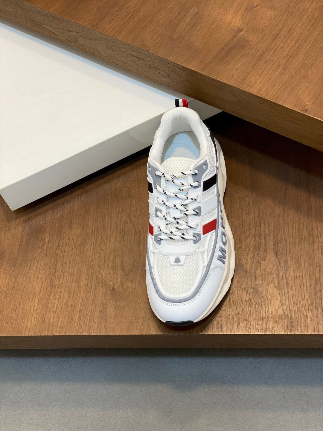 Tênis Moncler Leave No Trace Off White
