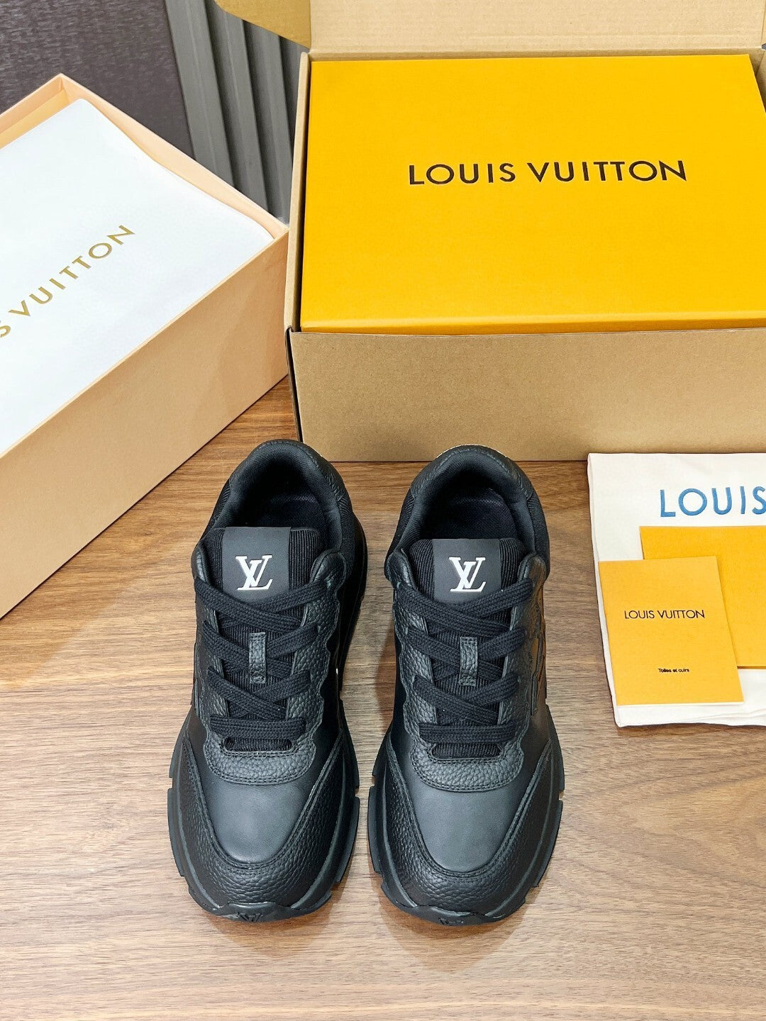 Louis Vuitton classic black
