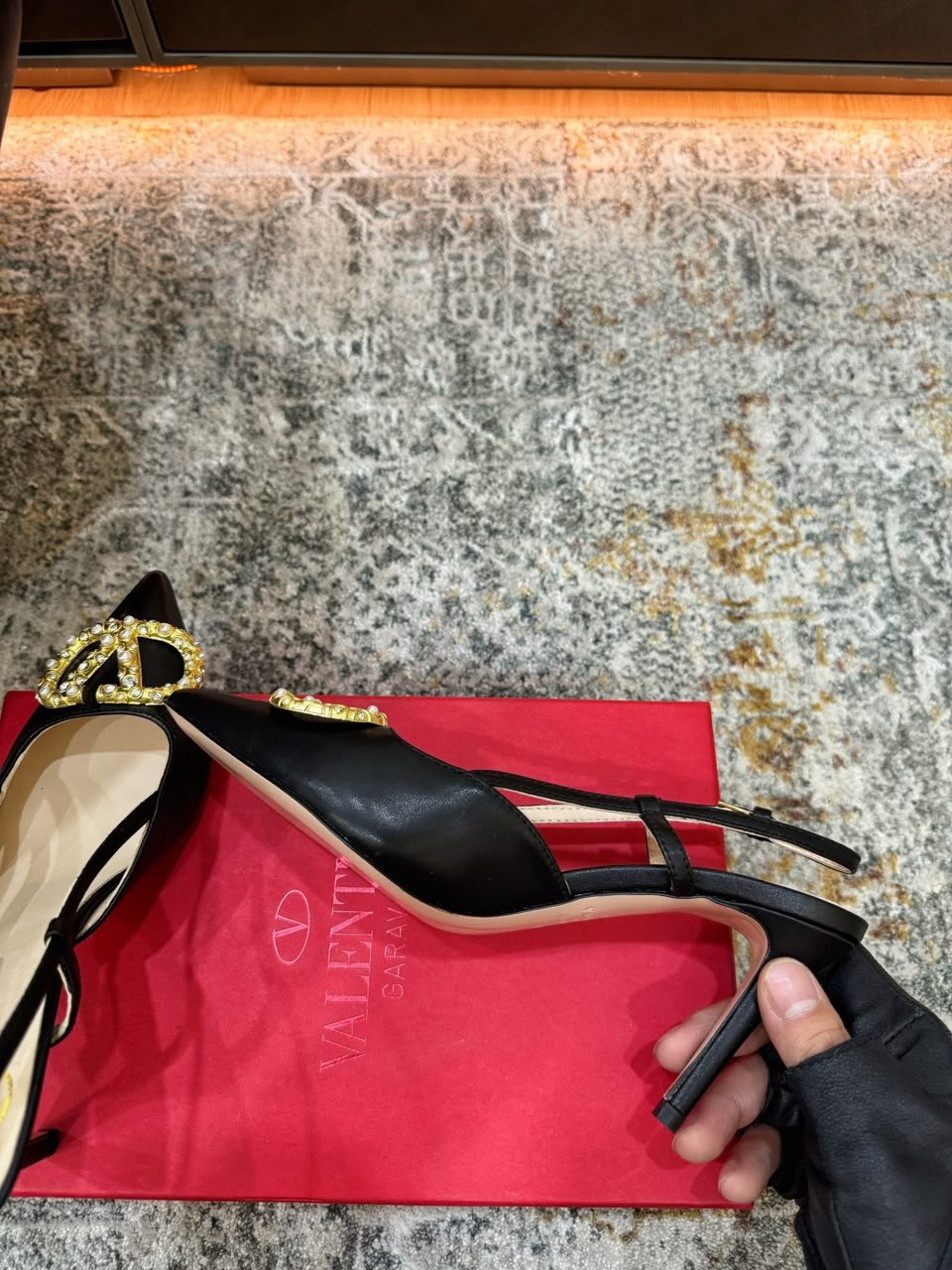 Valentino Garavani VLogo Signature Slingback Pump Black Ferragens Douradas