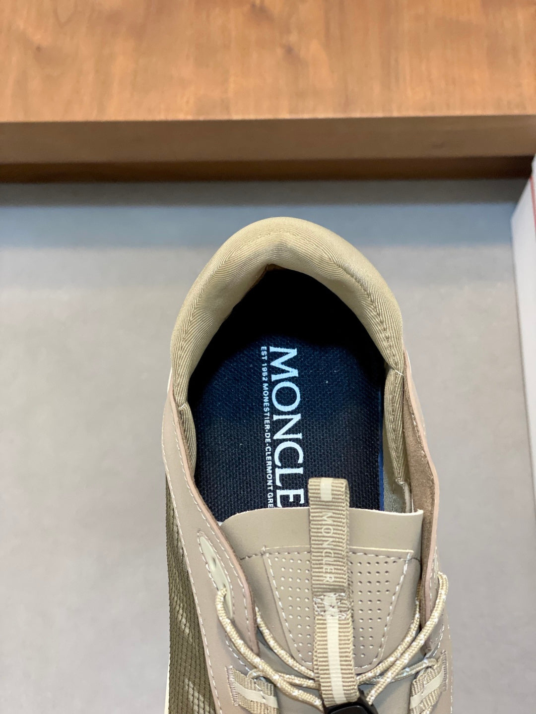 Tênis Moncler Trailgrip LP Bege Areia Com Verde Oliva