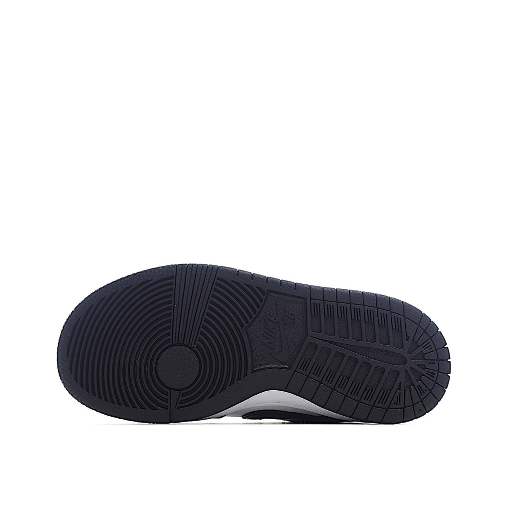 Nike Dunk Low black and white