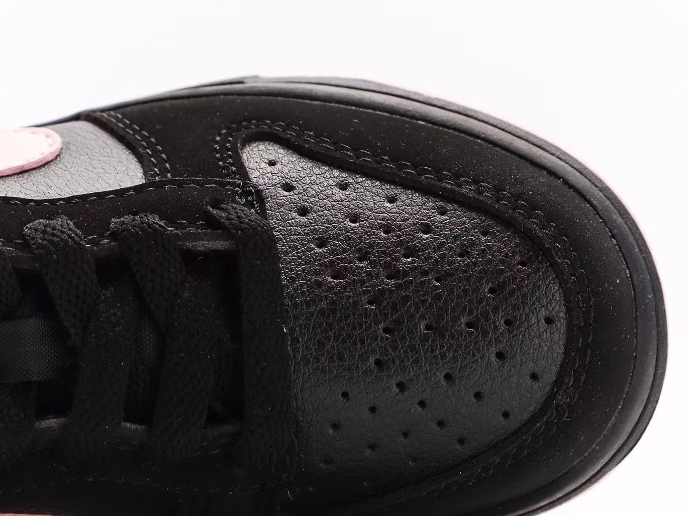 Nike SB Dunk Low  Pink Foam Black Infantil