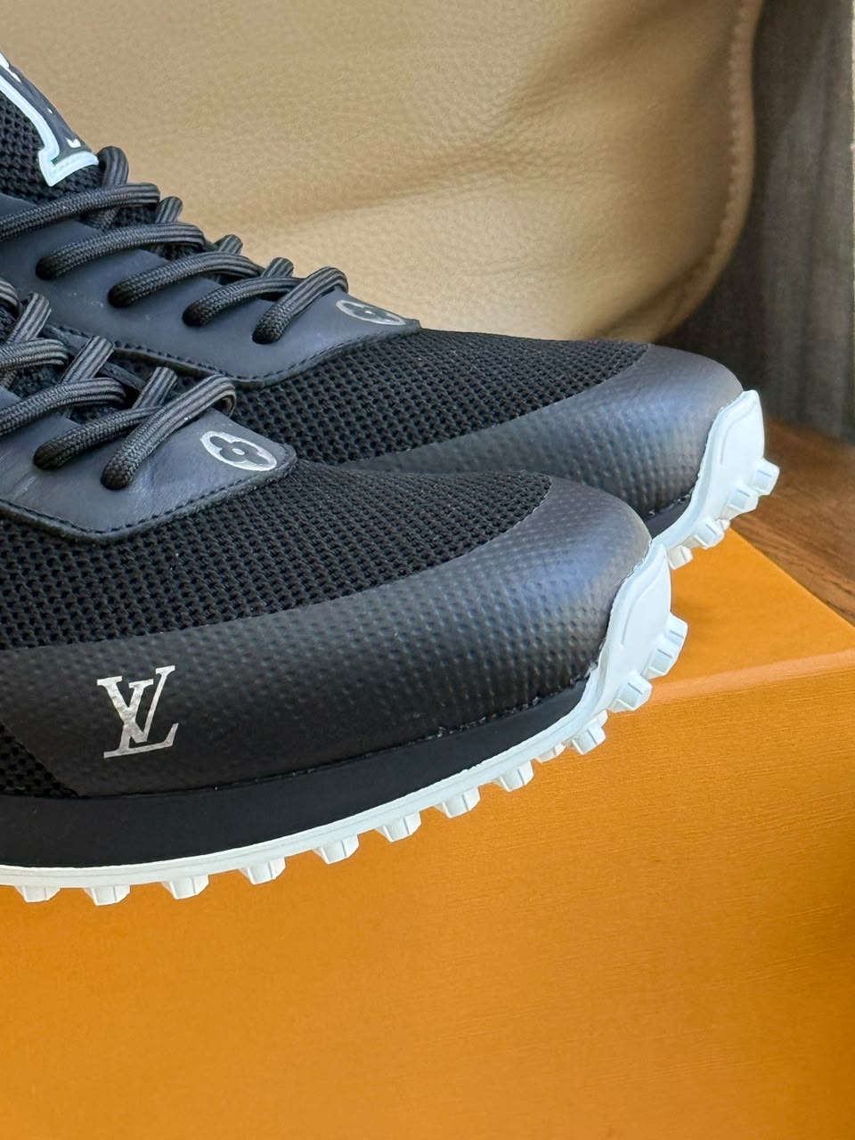 Louis Vuitton Drop 300 Black