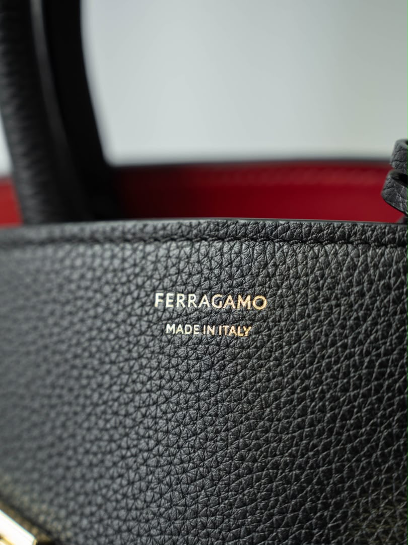 Bolsa Tote Ferragamo Hug Black Red