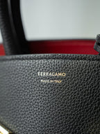 Bolsa Tote Ferragamo Hug Black Red