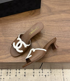 Chanel Interlocking CC Heeled Mules Brown & White. Salto 5 cm.