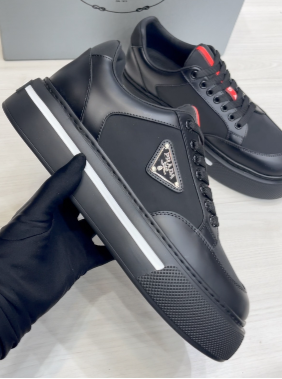 Prada Downtown Black Red. – Manfrim Store