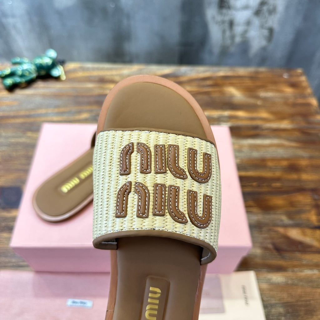 Slide Miu Miu em tecido com efeito de ráfia