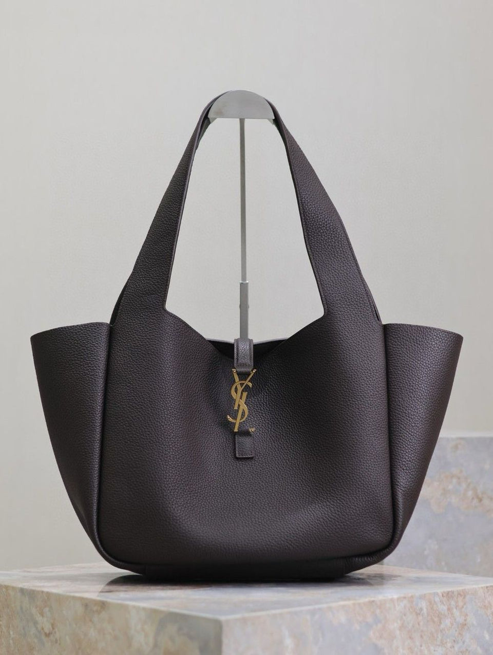 Bolsa Saint Laurent Le 5 à 7 Grained Leather