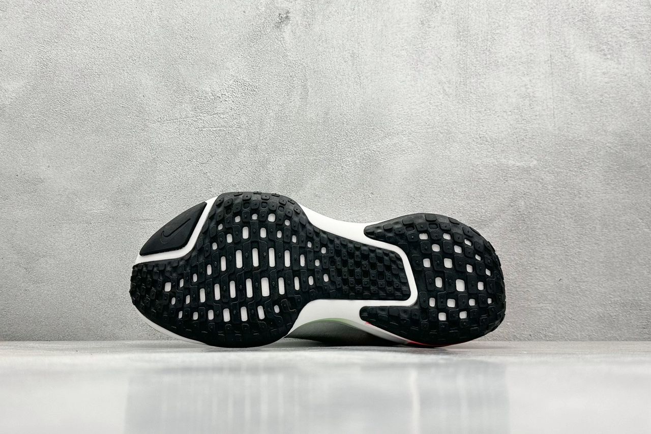 Nike ZoomX Invincible Run Flyknit 3