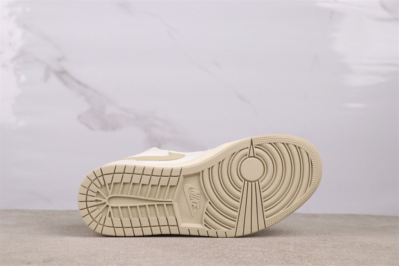 Nike Air Jordan 1 Low Bege