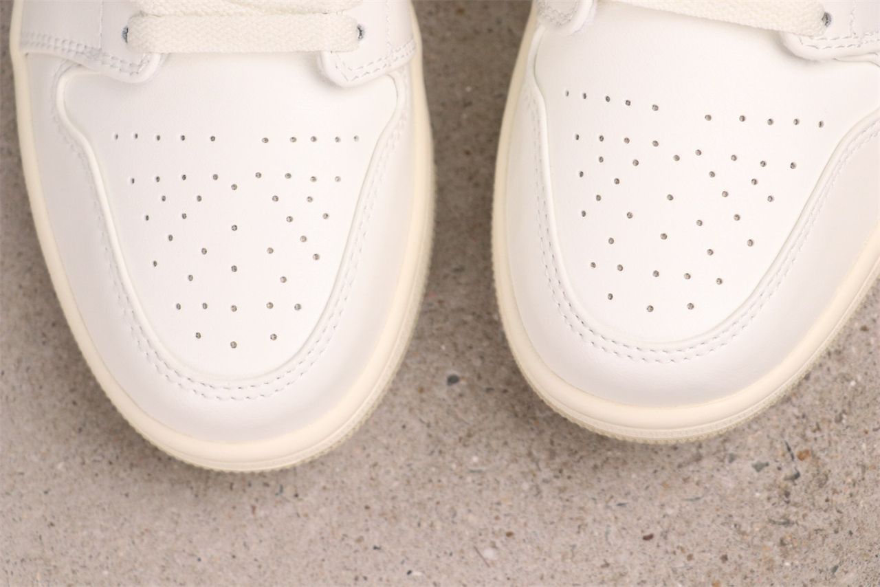 Nike Air Jordan 1 Low Bege