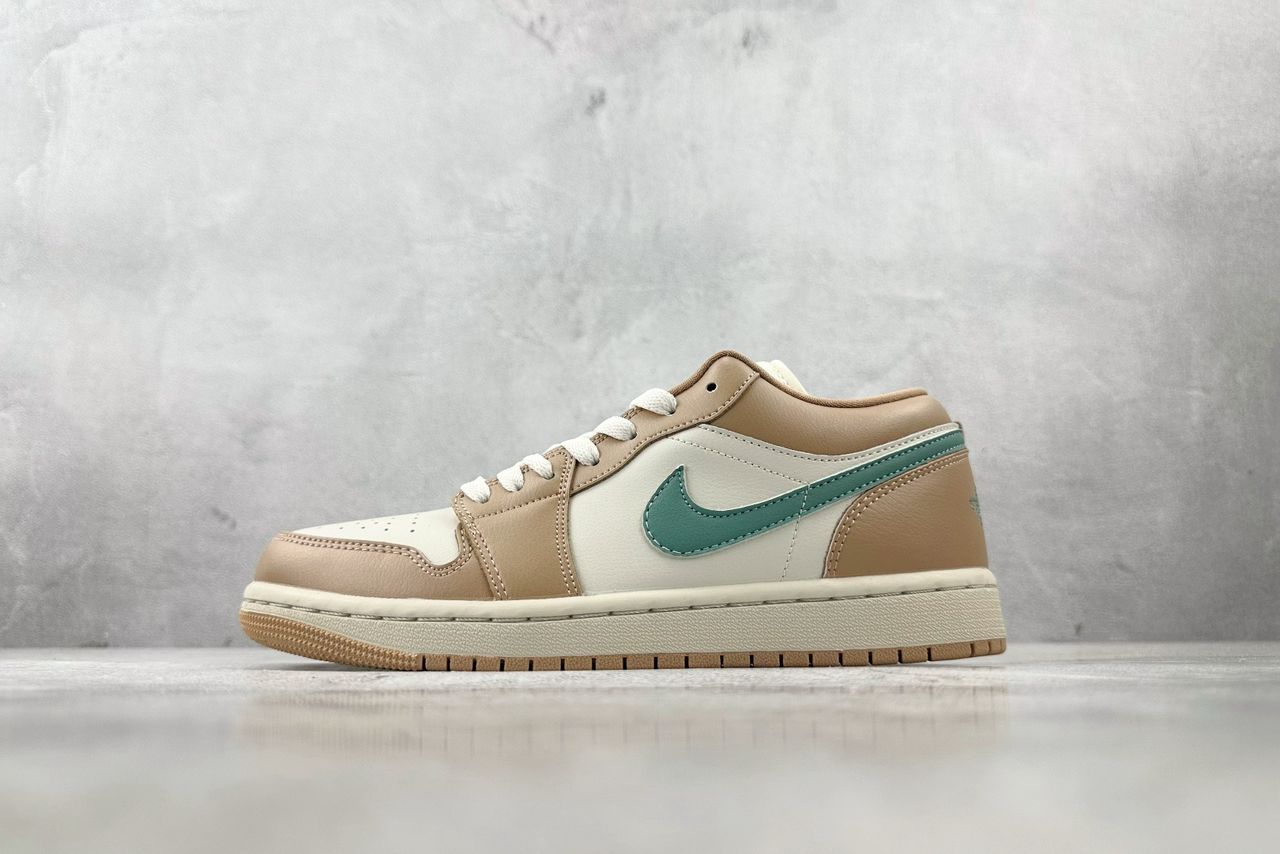 Nike Air Jordan Low Bege