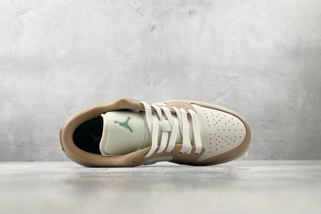Nike Air Jordan Low Bege