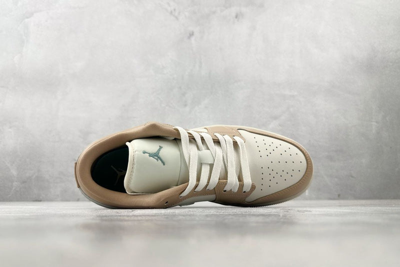 Nike Air Jordan Low Bege
