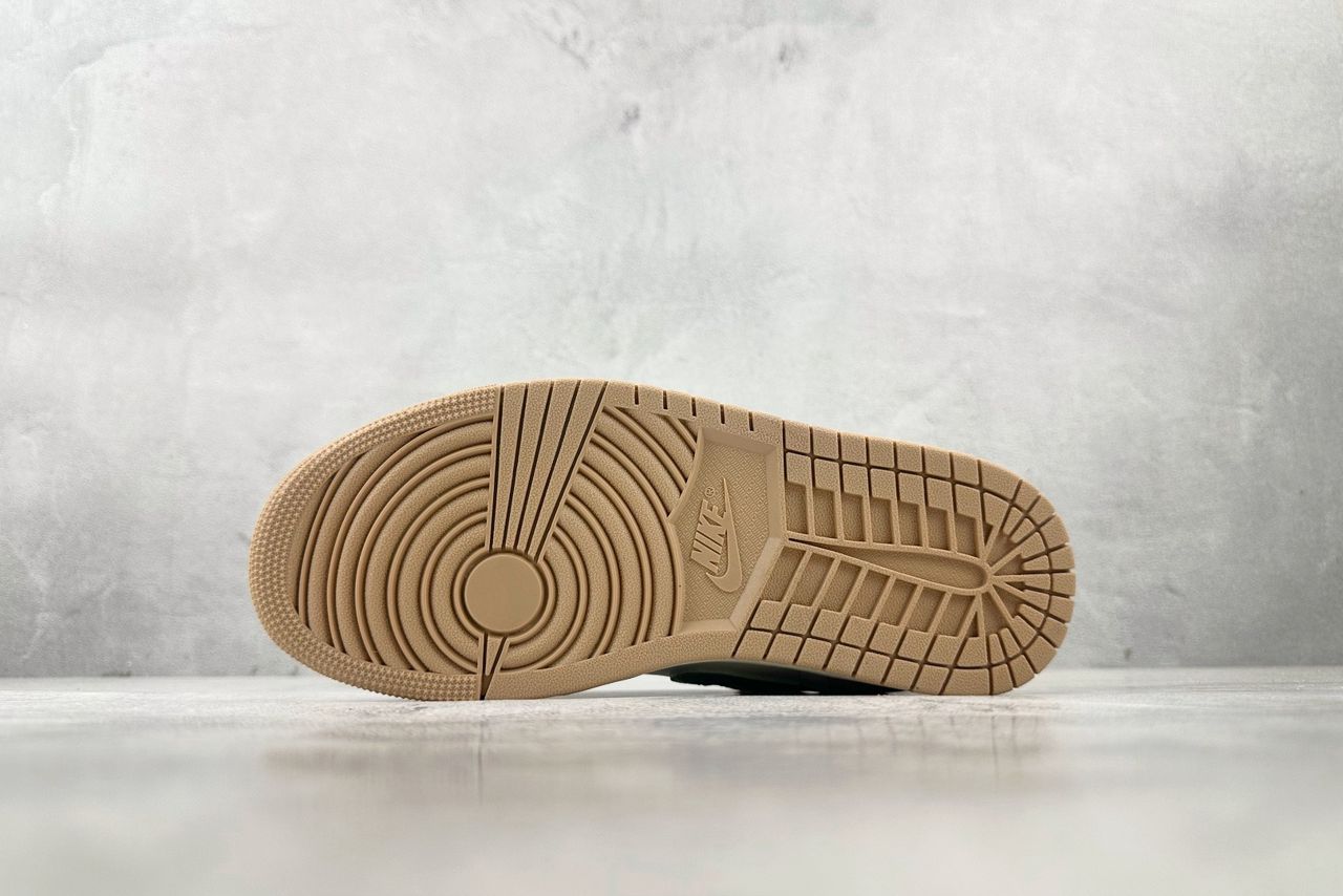 Nike Air Jordan Low Bege