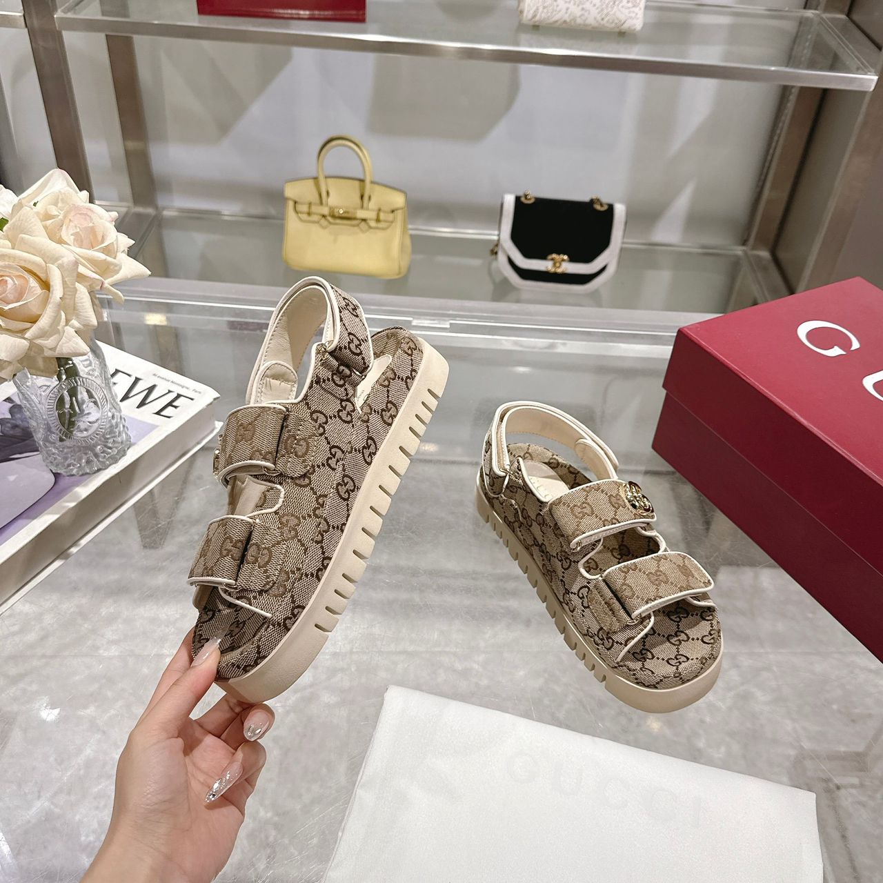 Gucci Sandália Double G