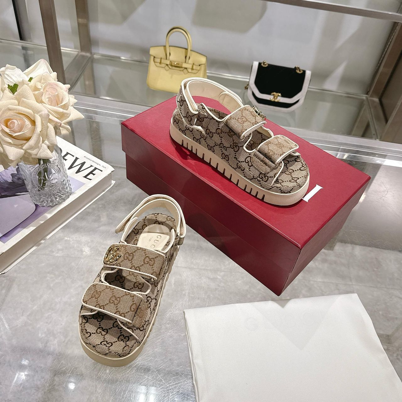 Gucci Sandália Double G