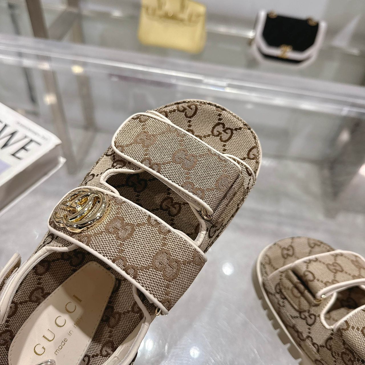 Gucci Sandália Double G