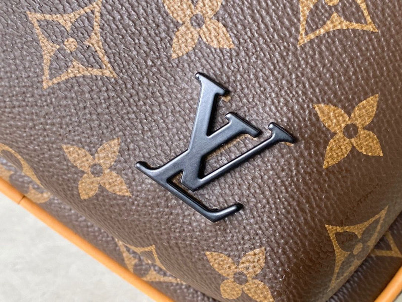 Avenue Sling Bag