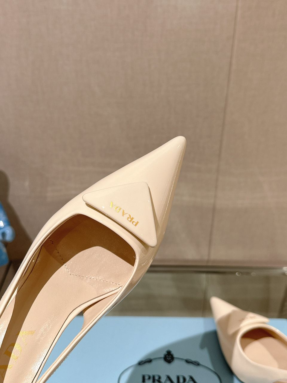 Prada Scarpin Slingback Nude/bege.