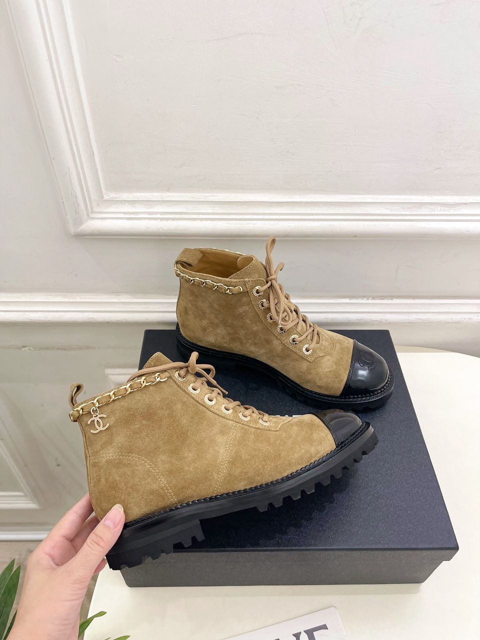 Chanel Ankle Boots de Camurça