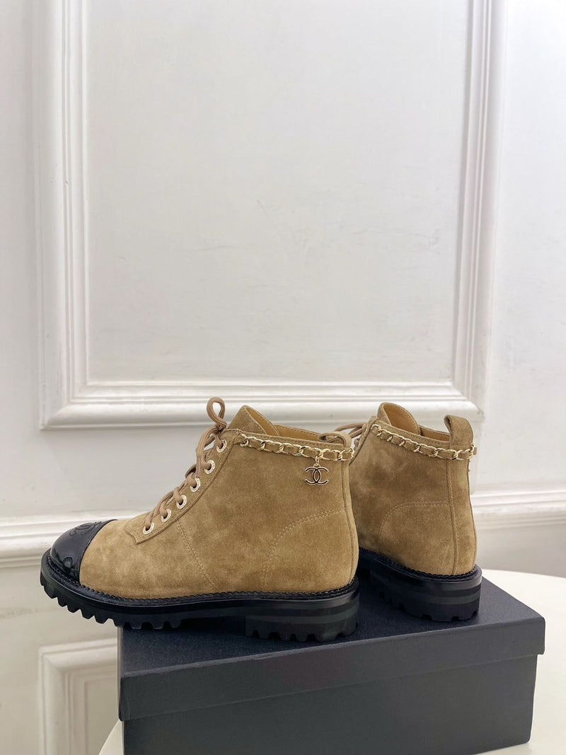 Chanel Ankle Boots de Camurça