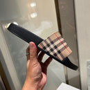 Chinelo Burberry Classic