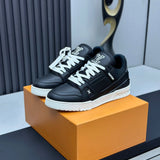 Trainer Black White