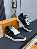 Trainer Black White