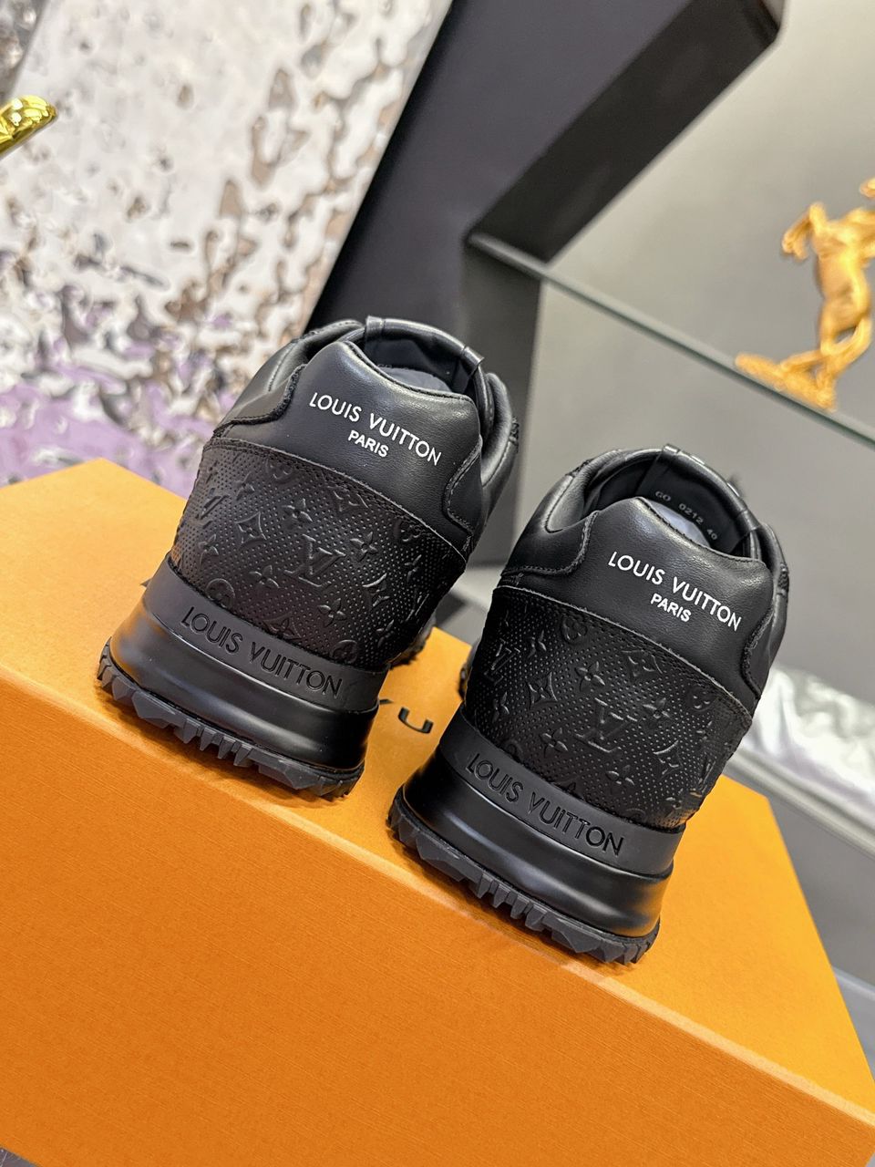 Louis Vuitton Run Away Black