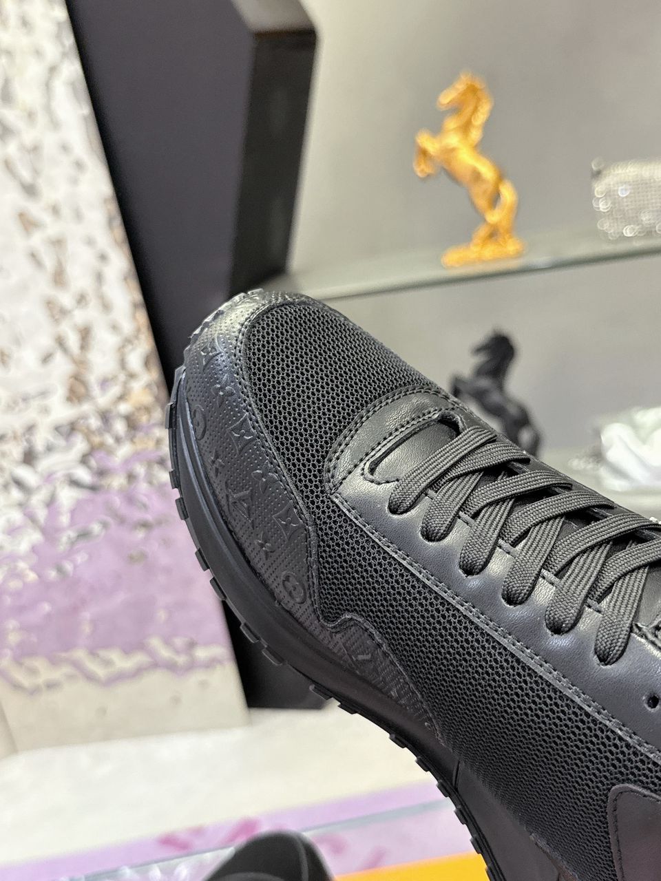 Louis Vuitton Run Away Black