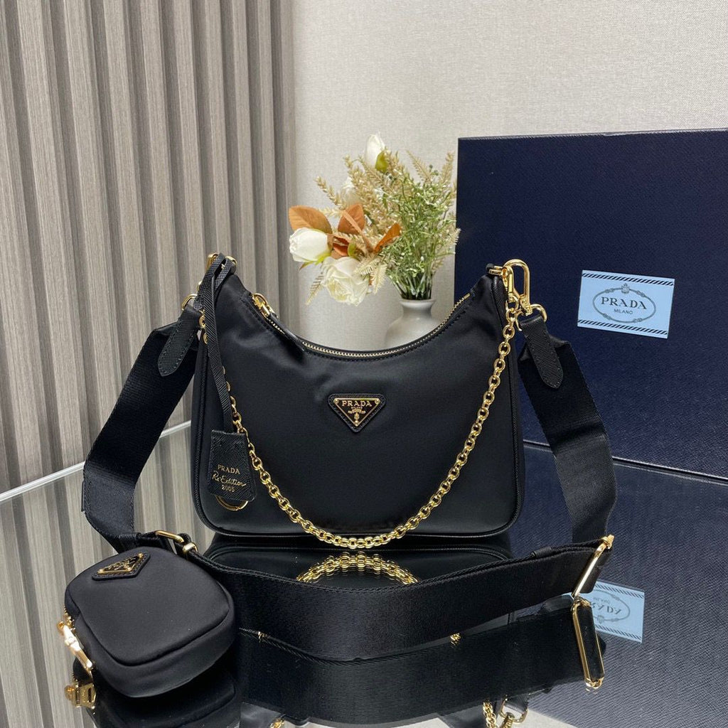Bolsa Prada Re-Edition 2005 em Nylon Black Gold