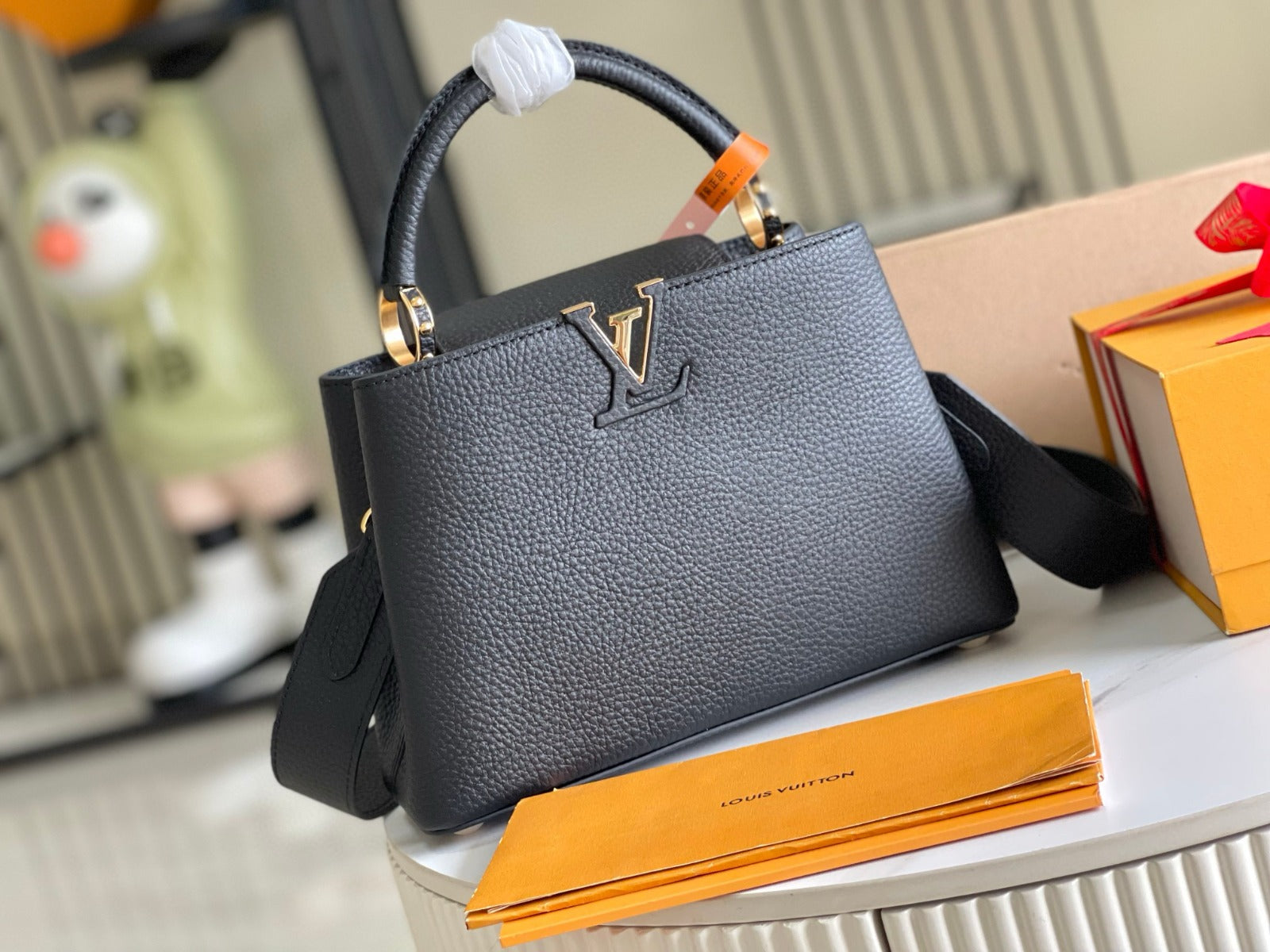 Louis Vuitton Capucines BB Black