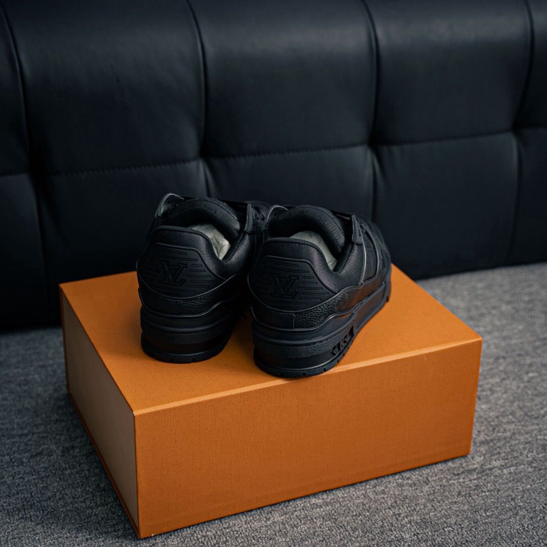 Trainer Black
