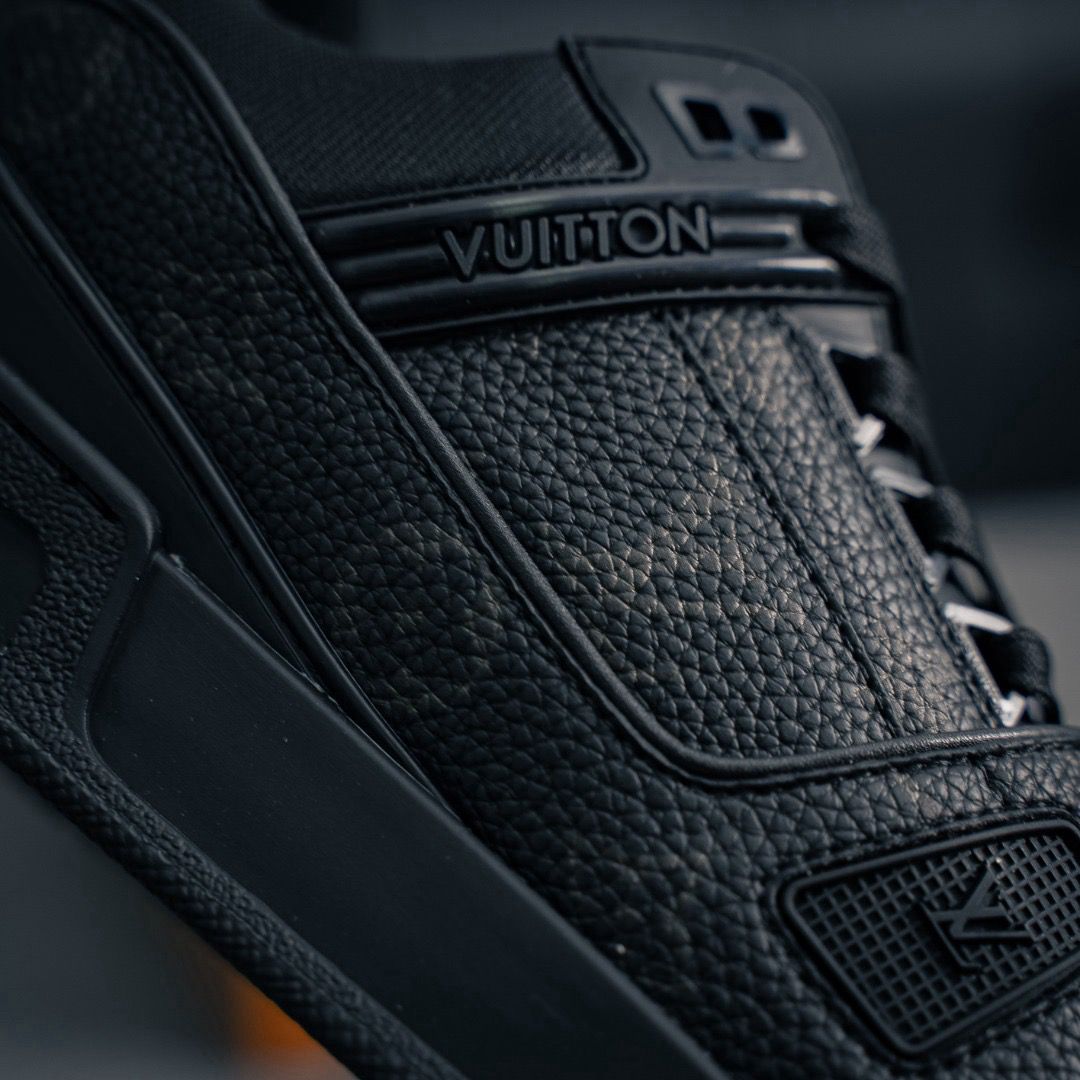 Trainer Black