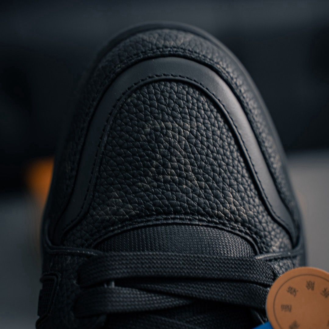Trainer Black