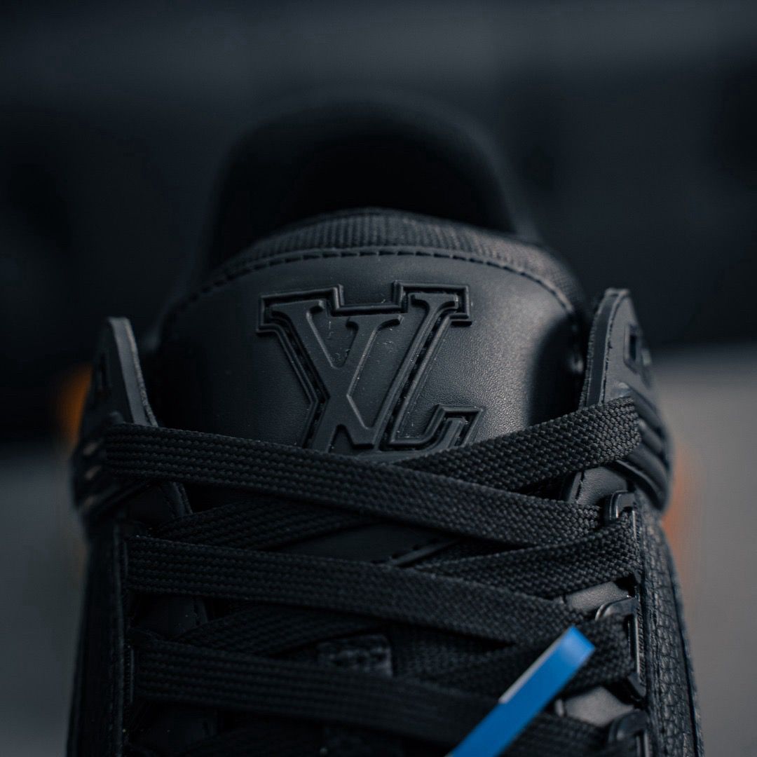 Trainer Black