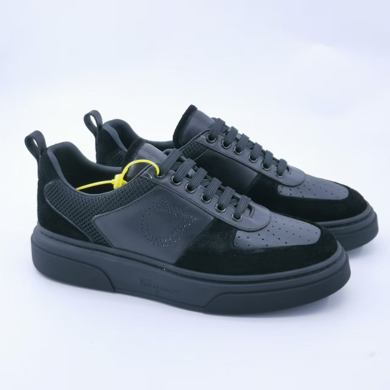 Tênis Ferragamo Black Camurça