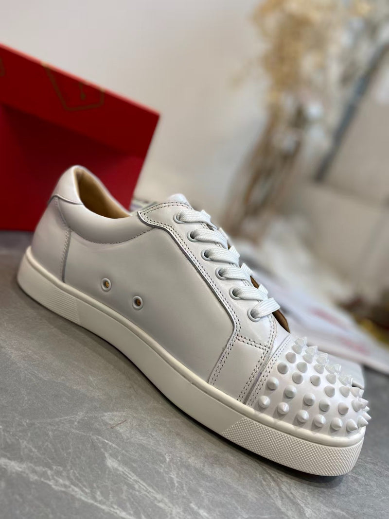 CHRISTIAN LOUBOUTIN Louis Juinior Spikes Size 9 White
